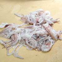 http://beyondwonderful.com/images/barbaras_blog/calamari/calamari_howto_200x200.jpg