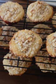 http://beyondwonderful.com/images/barbaras_blog/cherries/cherry_almond_muffins_180x270.jpg 
