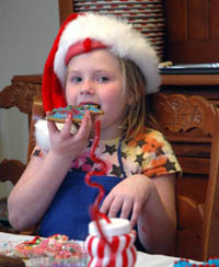 http://beyondwonderful.com/images/barbaras_blog/cookie_party_2008/eat_200x244.jpg