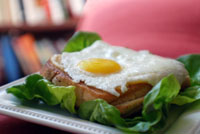 http://beyondwonderful.com/images/barbaras_blog/croque_monsieur/croque_madam_200x134.jpg