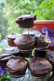 http://beyondwonderful.com/images/barbaras_blog/independence_chicken/desserts_cupcakes_guinness_190x286.jpg