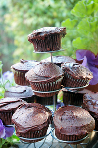 http://beyondwonderful.com/images/barbaras_blog/kites_bridge/desserts_cupcakes_guinness_200x300.jpg