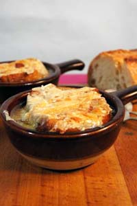 http://beyondwonderful.com/images/barbaras_blog/onion_soup/soups_onion_200x300.jpg