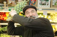 http://beyondwonderful.com/images/barbaras_blog/produce_121507/dan_brussels_sprouts_stock_200x133.jpg