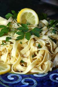 http://beyondwonderful.com/images/barbaras_blog/shrimp_scampi/fettuccini_lemon_200x300.jpg