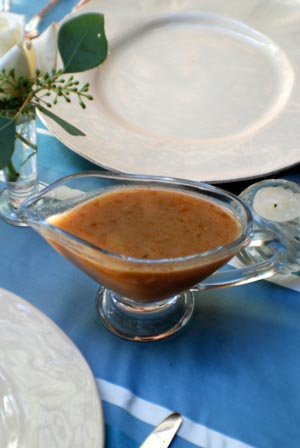Turkey Gravy recipe. Thanksgiving dinner holiday feast.