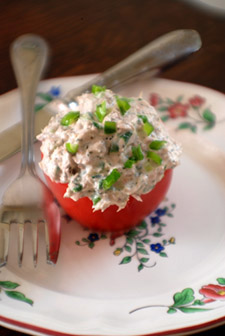 salads_tomato_tuna_300x450