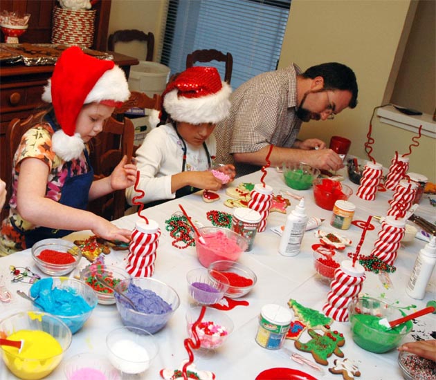 How To Decorate Cookies With Kids This Christmas