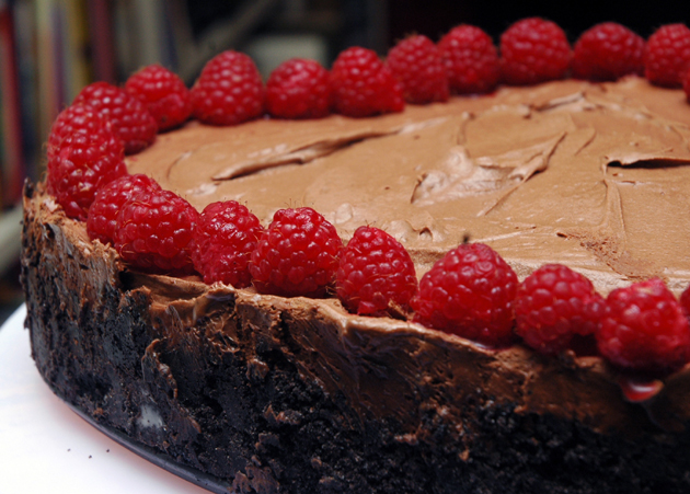 Decadent Chocolate Mousse Pie with Raspberries