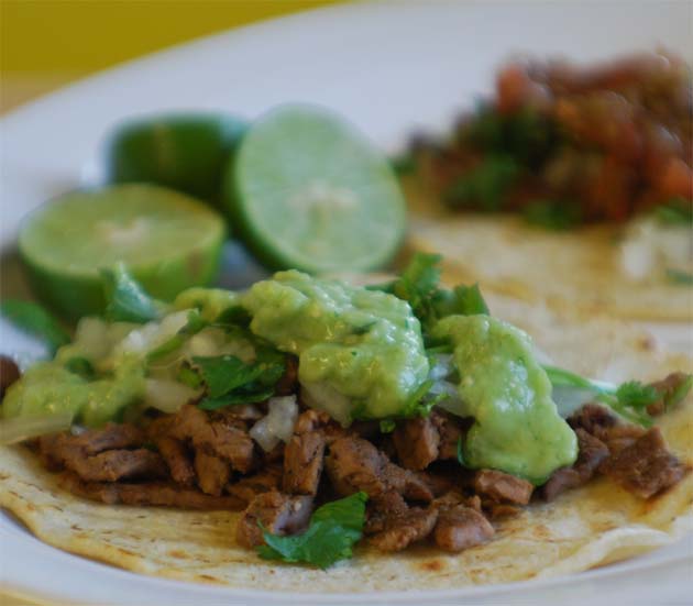 Mexican Tacos de Bistek with Salsa de Aguacate 